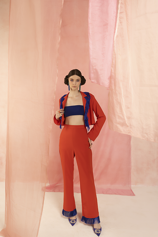 Pant suit with fringes