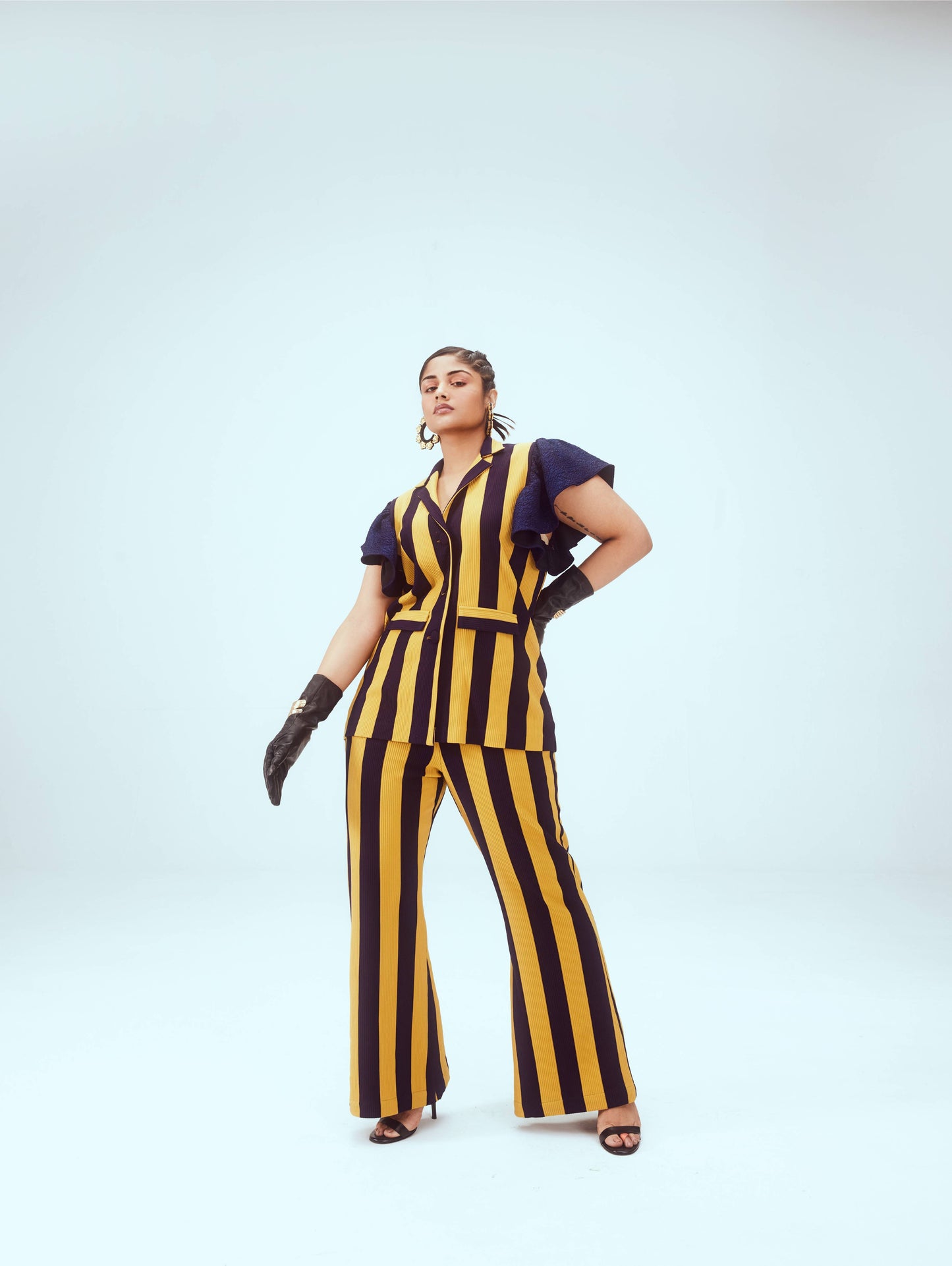 Frill pant suit