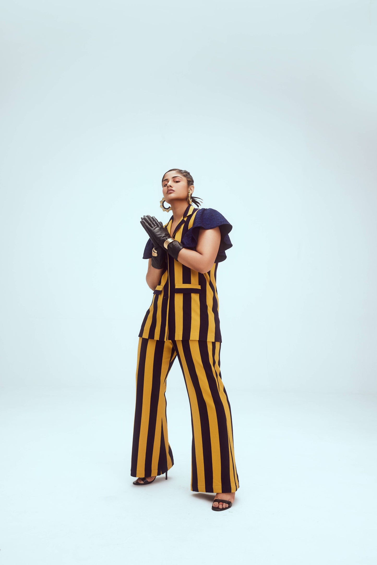 Frill pant suit