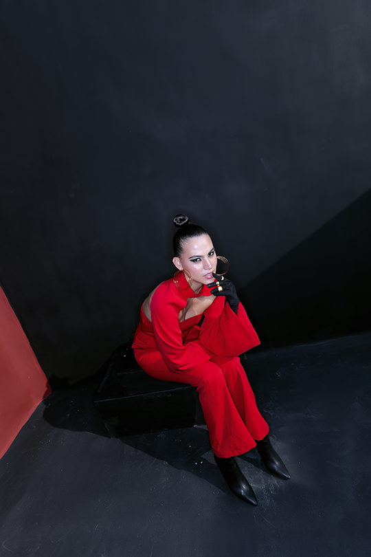 Jumpsuit with detachable sleeves