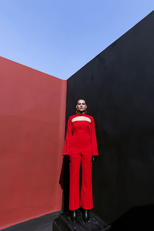 Jumpsuit with detachable sleeves